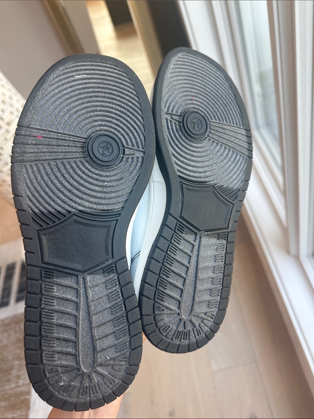 Vintage Havana Silver and Black Low-Top Sneakers - Picture 5 of 8